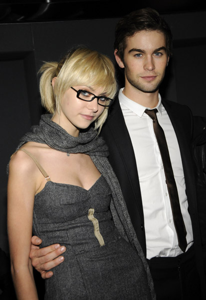 Taylor Momsen and Chase Crawford Dating PDA?