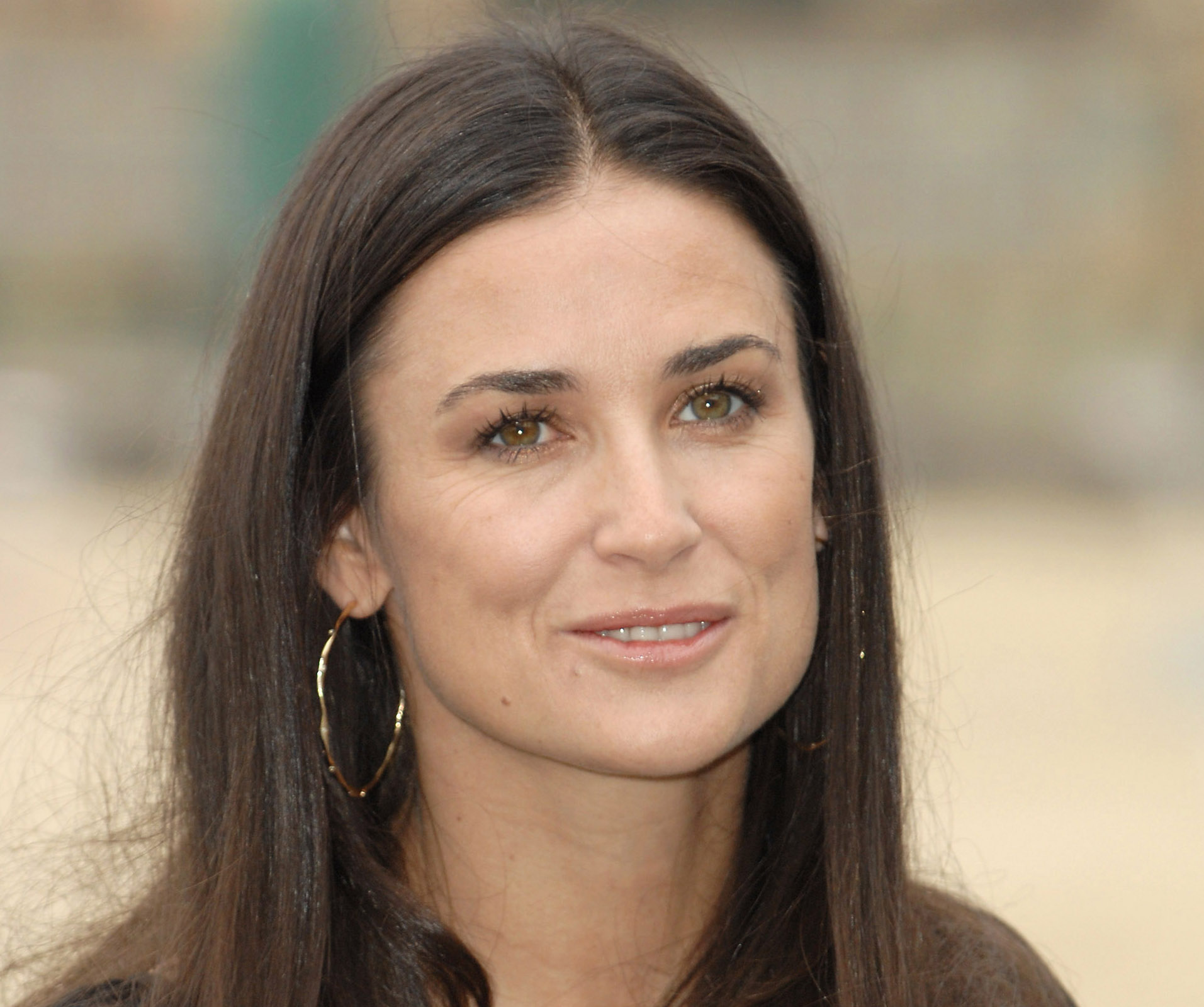 http://www.firstclassfashionista.com/wp-content/uploads/2009/04/demi-moore.jpg