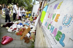 letters-from-fans-to-michael-jackson-in-memory-of-his-death