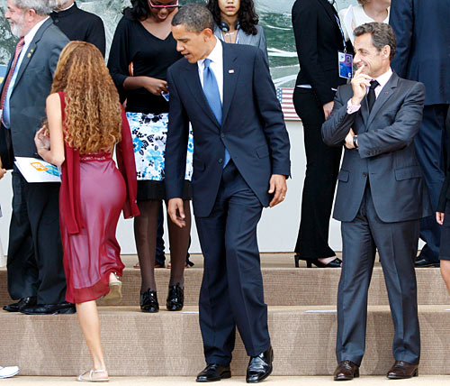 Obama Checking Out Girl's Butt Here is where you can tell thousands of