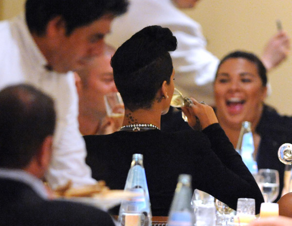 Rihanna Sighting at Downtown Cipriani First Class Fashionista would like to invite you to shop: Discount Designer Clothes Discount Designer Shoes Discount Designer Handbags *BOOKMARK THIS SITE* Celebrity Lifestyle, Fashion & Entertainment News Rihanna Sightings...