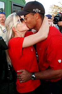 Tiger Woods and Wife Kissing