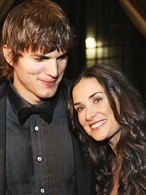 http://www.firstclassfashionista.com/wp-content/uploads/2010/04/demi-moore-and-ashton-kutcher-baby.jpg