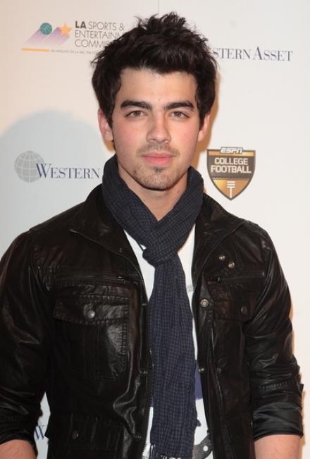 joe jonas hairstyle. Although Joe Jonas had to get