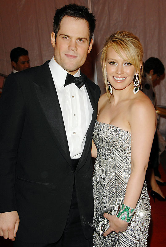 hilary duff wedding gown. Hilary Duff and Mike Comrie