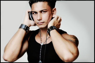 http://www.firstclassfashionista.com/wp-content/uploads/2011/02/DJ-Pauly-D.jpg