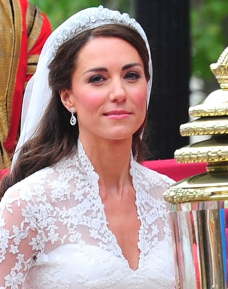 Kate Middleton Wedding Dress Photos on Kate Middleton   S Wedding Day Hairstyle And Makeup   First Class