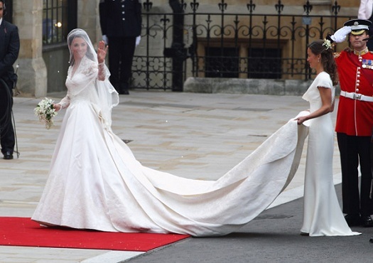 Kate Middleton   s Wedding Dress Pictures   First Cl Fashionista