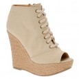 Celebrity Fashion Trend Spot: Espadrilles Celebrity Summer / Fall 2011 Shoe Fashion Trend Spot! This summer, espadrilles are all the rage among stars. They go with anything from white skinny jeans to your favorite maxi...