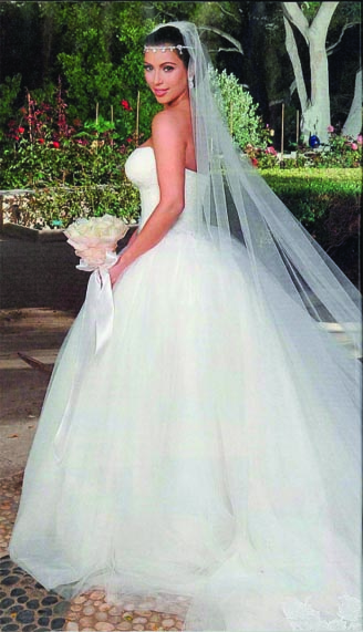 Kim Kardashian Wedding Dress Pictures 19 Sep 2011 ndash Look Back at Kim 