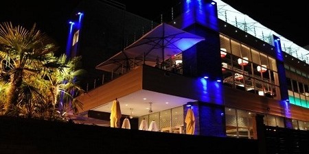 “First Class Fashionista” recently experienced a VIP welcoming from Raleigh’s own Solas Raleigh, a 5 star restaurant with an exclusive rooftop lounge. The venue embodies all that is chic; from...